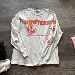 Hooters long sleeve tee